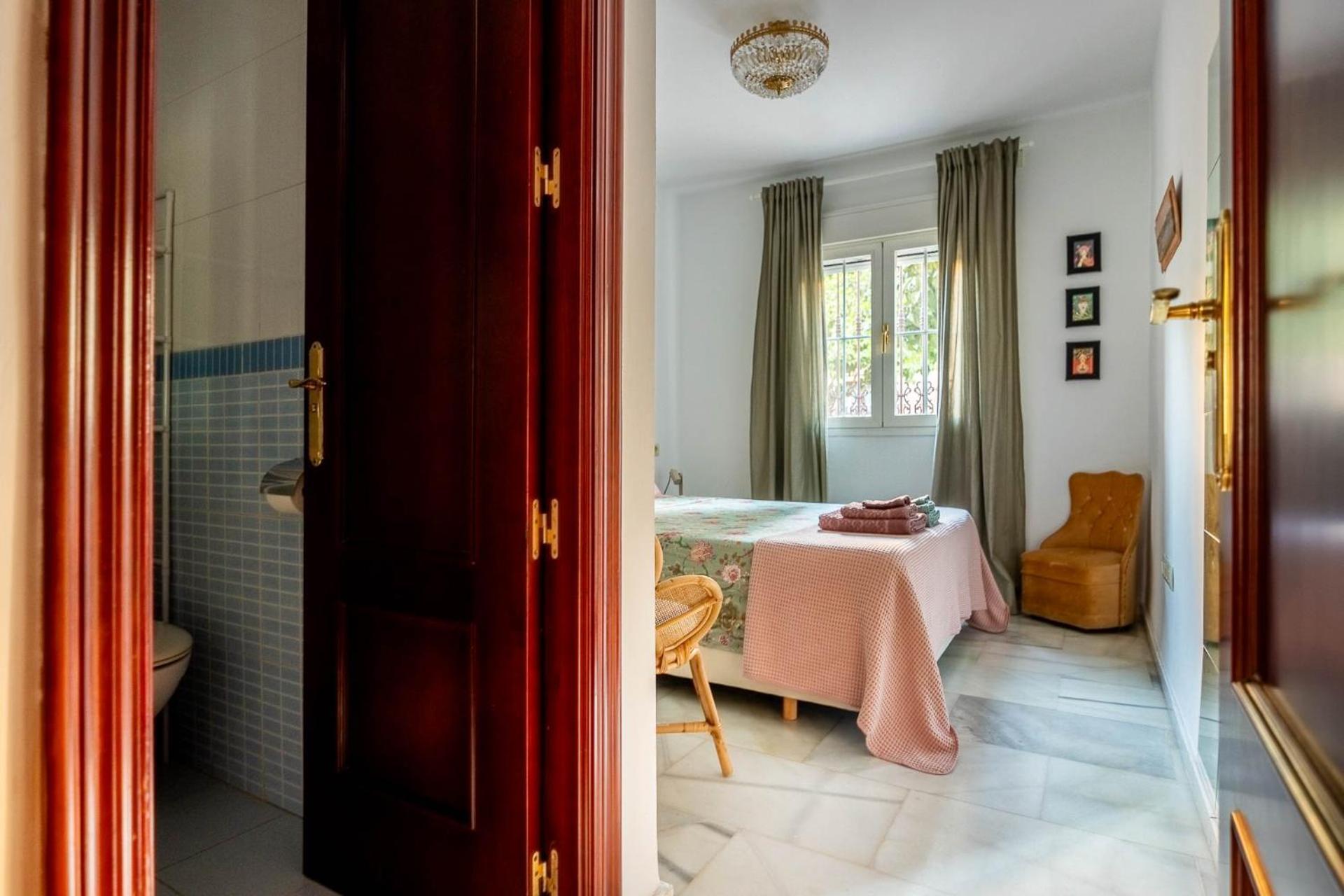 Piso Con Patio Privado Y Parking Nervion Sevilla Exterior foto