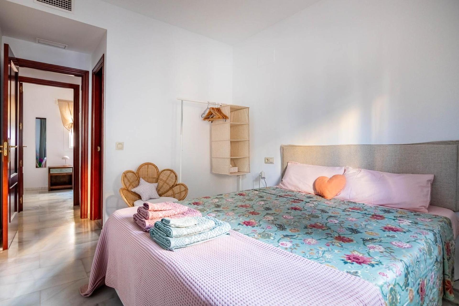 Piso Con Patio Privado Y Parking Nervion Sevilla Exterior foto
